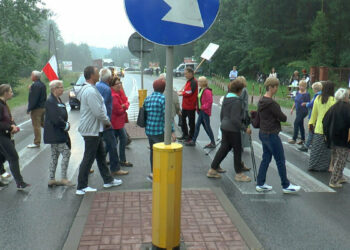 Domagają się karetki. Protest mieszkańców gminy Jedlnia-Letnisko