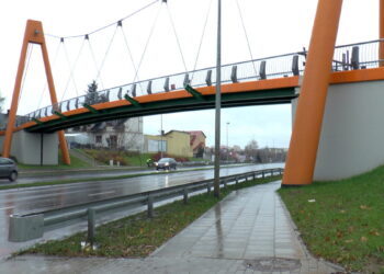 Kładka nad ulicą Szarych Szeregów otwarta do końca roku?
