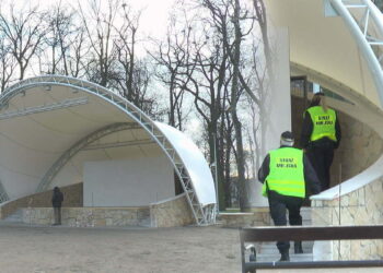 Muszla koncertowa pod specjalnym nadzorem. Kamer i strażników miejskich