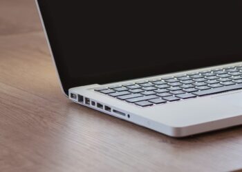 Laptopy ciągle do wzięcia. Nauczyciele wzięli bony, ale jeszcze ich nie wykorzystali