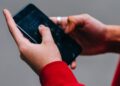 Telefon to siedlisko bakterii. Aż strach pomyśleć, co się na nim znajduje